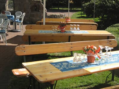 Bierzeltgarnituren draußen